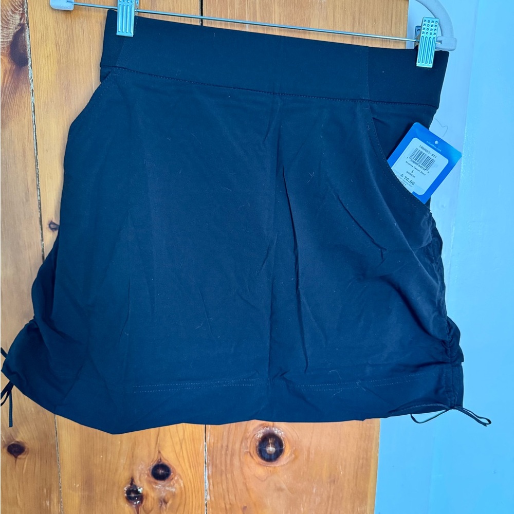 Columbia NWT Women's Black Skort